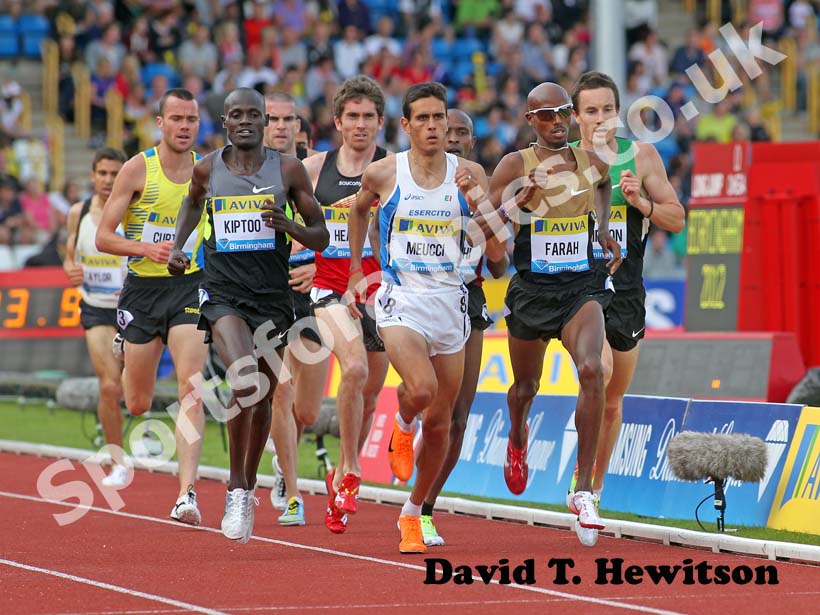 Mo Farah moves to the front in the 2 miles, 2012 Samsung Diamond League, Birmingham.